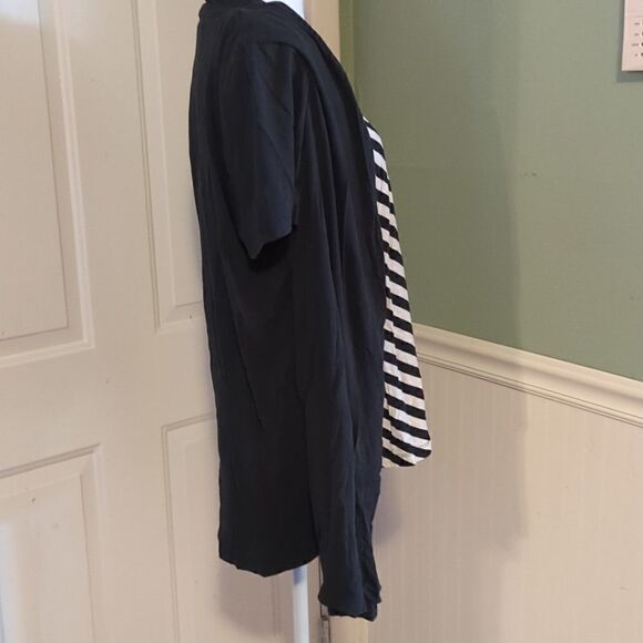CHELSEA studio large 2 in 1 top attached short sleeve with black white v stripes - Picture 4 of 10